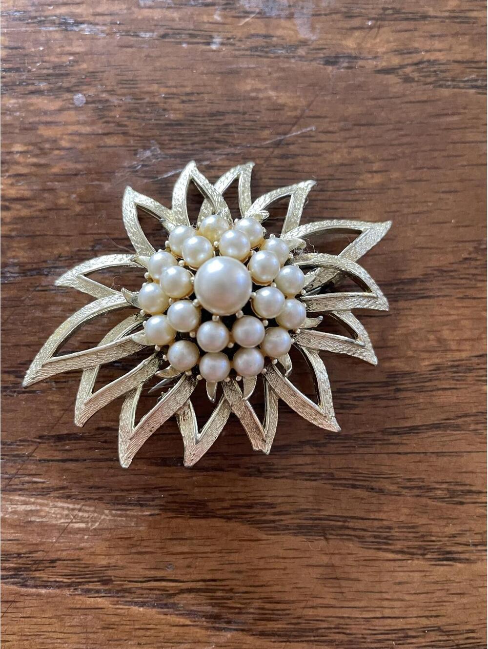 Brooch Flower Faux Pearl Signed Coro NY Designer Vintage Gold Tone